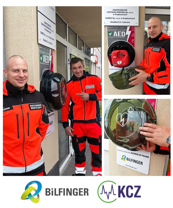 Ratownicy medyczni z defibrylatorem.