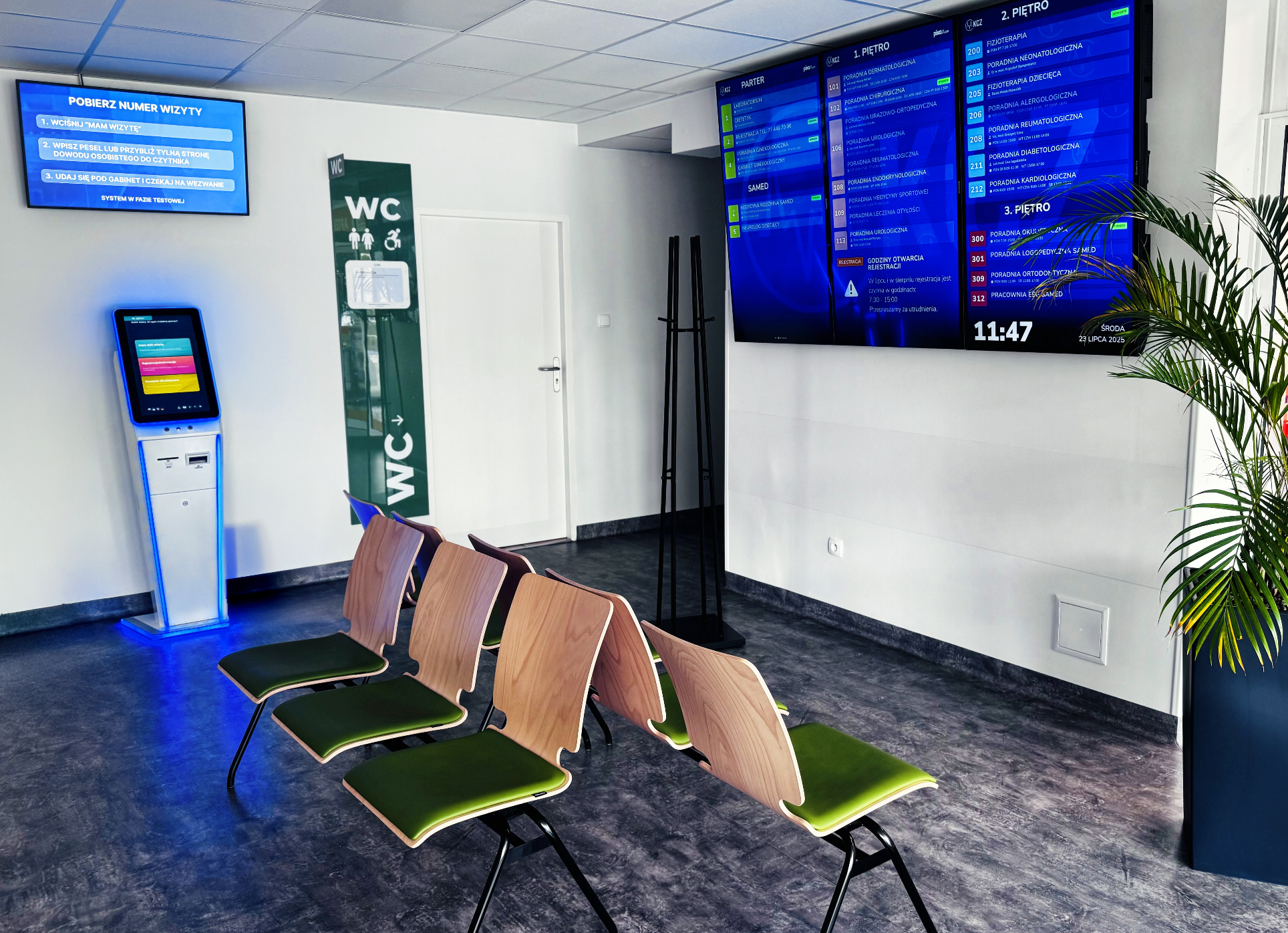 System kolejkowy w przychodni - kiosk samoobsługowy i ekrany informacyjne