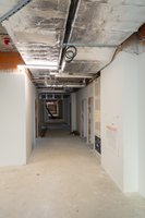 Pusty korytarz budowlany.