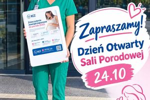 Lektor medyczny z plakatem zapraszającym.